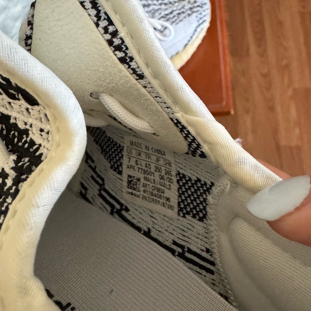 Adidas Yeezy Boost 350 V2 Zebra - Picture 5 of 9